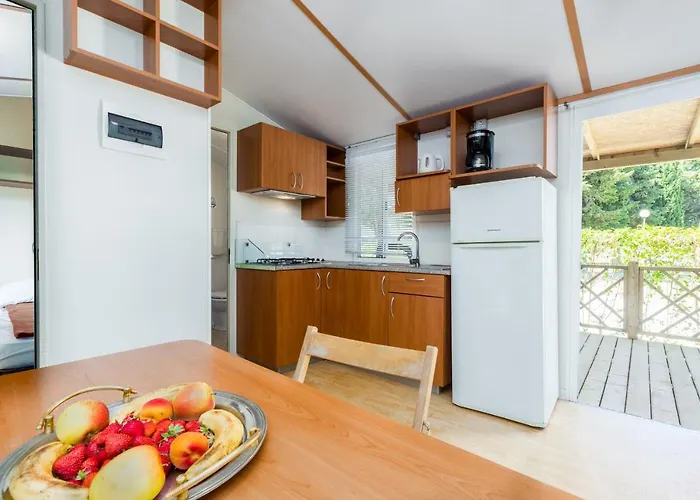 Kamp alanı Camping Adria Mobile Homes In Brioni Sunny Camping Pula